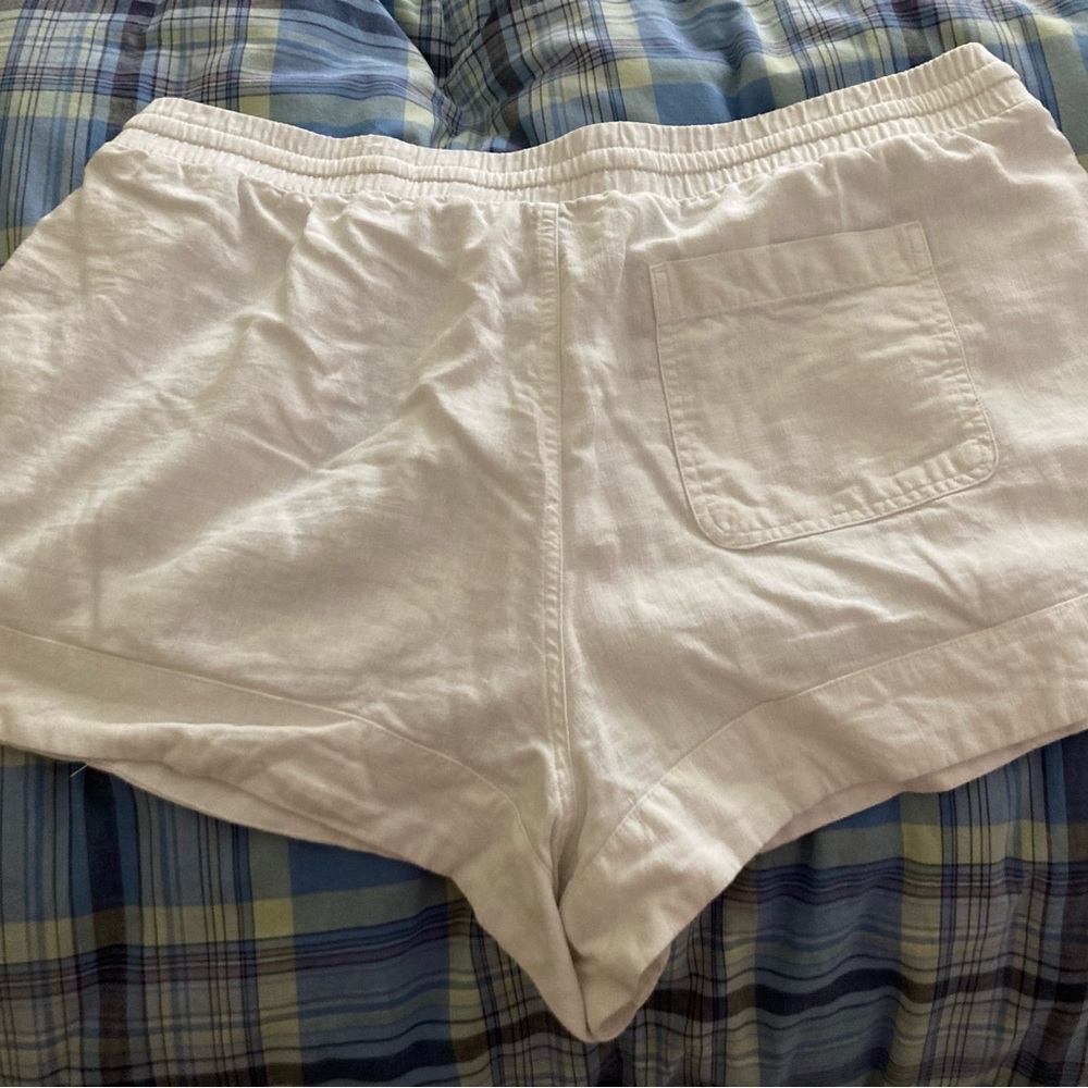 Universal Thread White Pull On Shorts